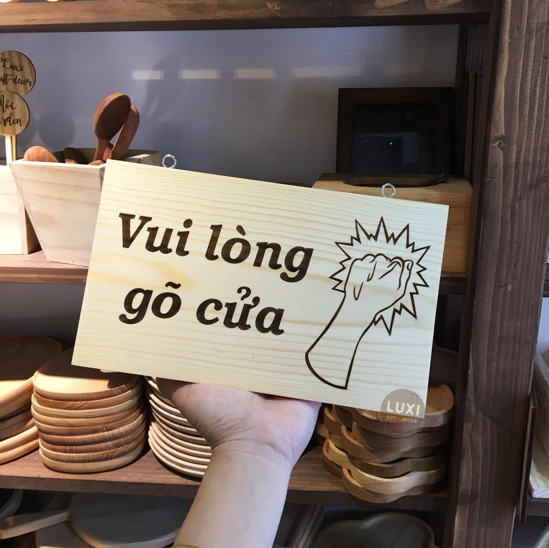 Bảng gỗ treo cửa 1 mặt vui lòng gõ cửa mã số 01, màu sáng LUXI decor