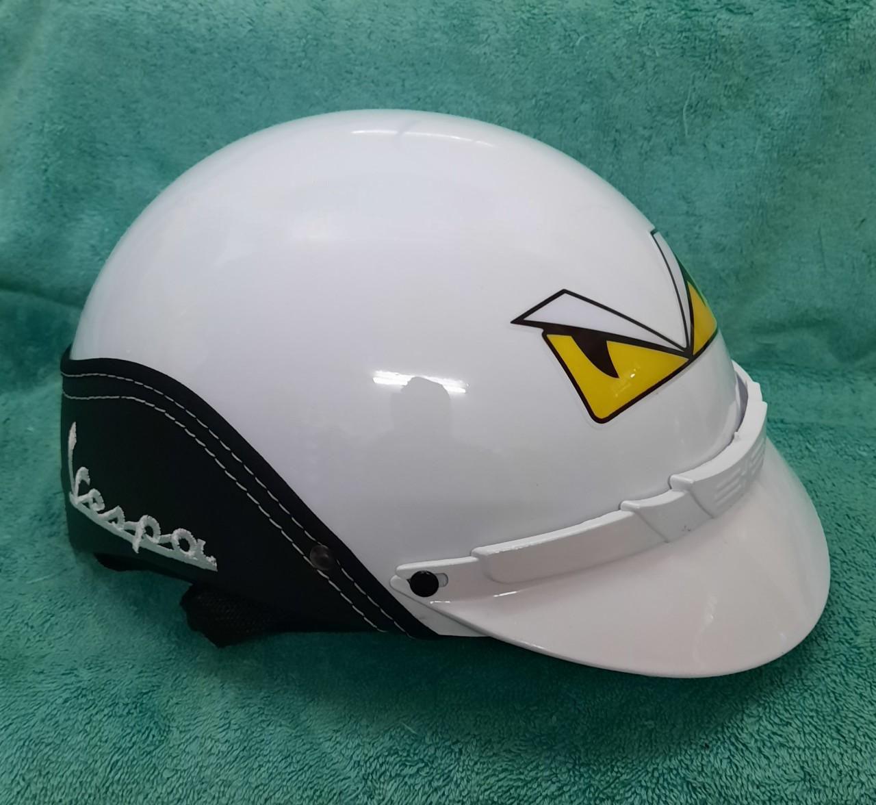 nón bảo hiểm vespa thời trang siêu xinh + tặng kèm tem nổi đôi mắt fendi hot trend (khách tự dan theo sở thích)