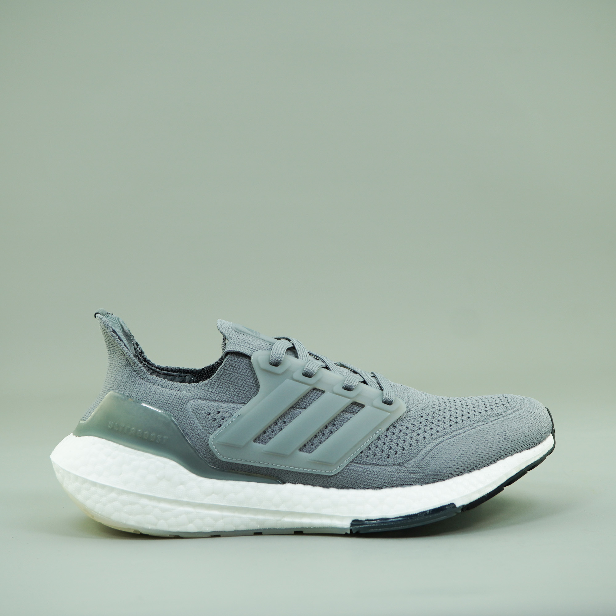 Giày running Ultra Boost 2021 Xám