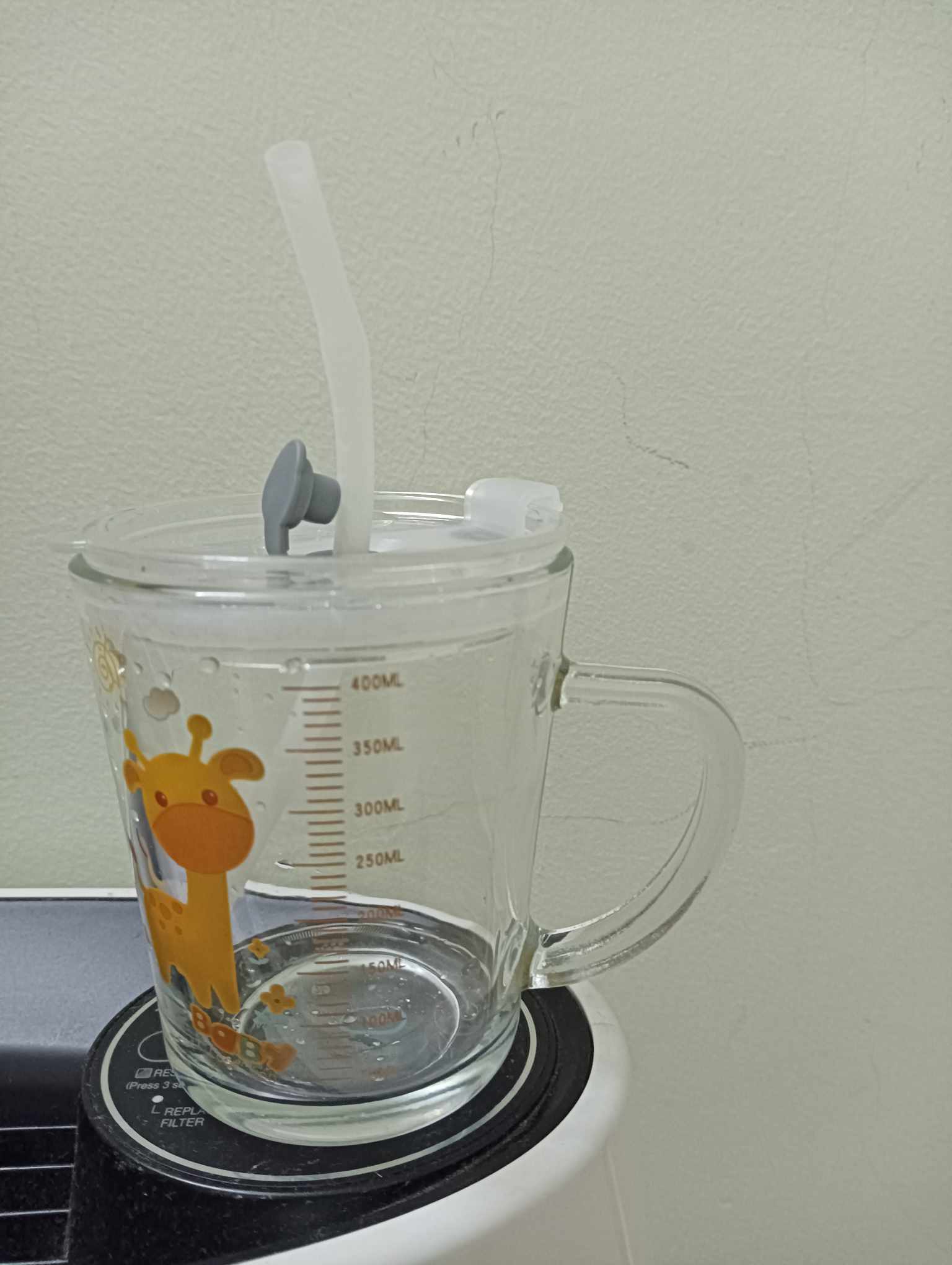 Ly chia vạch bằng thủy tinh có nắp đậy 400ml