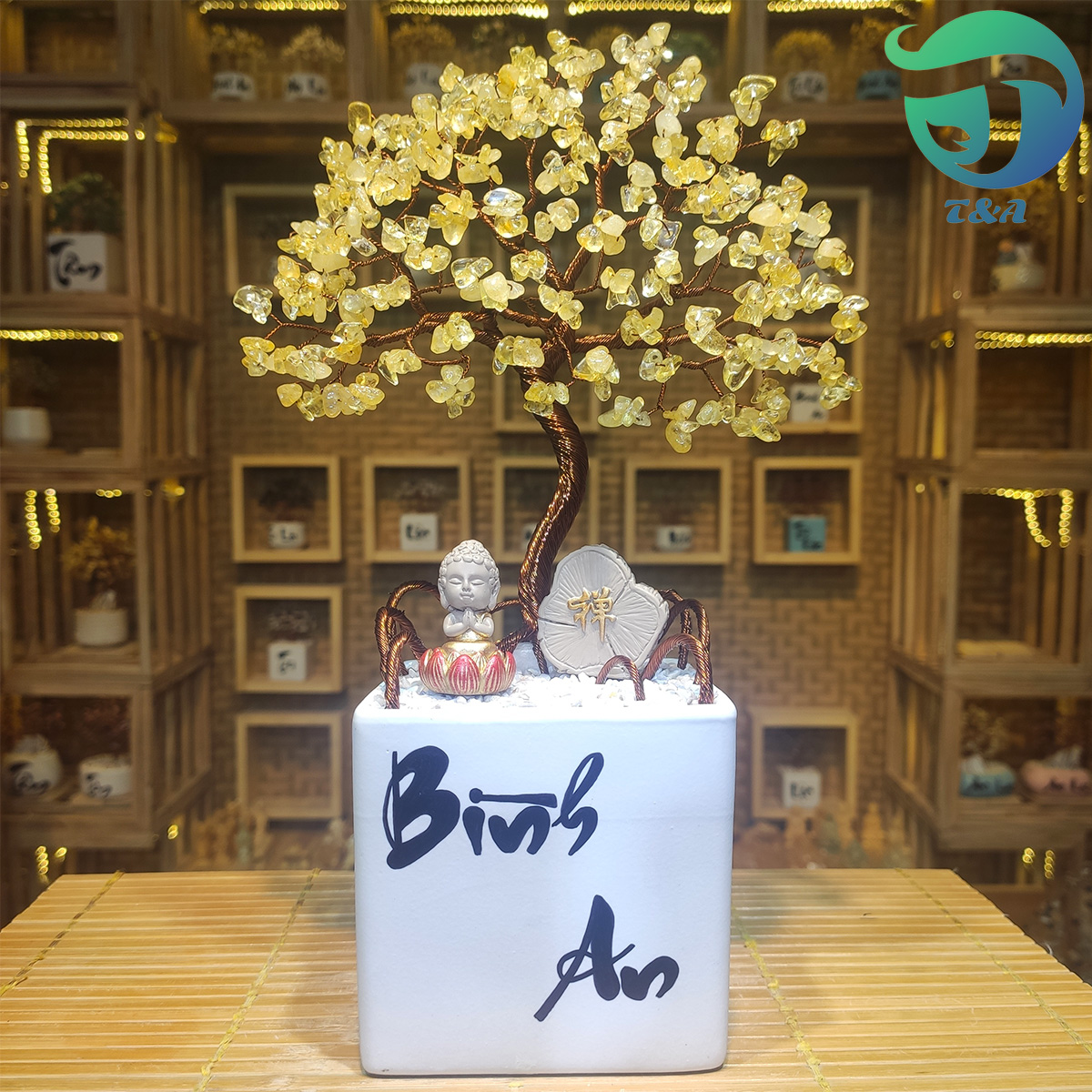 Cây hoa đá thạch anh vàng nghệ thuật tự nhiên cỡ trung nhiều đá được làm từ bàn tay khéo của người thợ thủ công việt