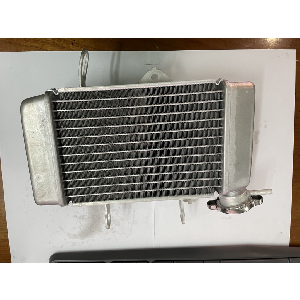 Két nước tản nhiệt exciter 135