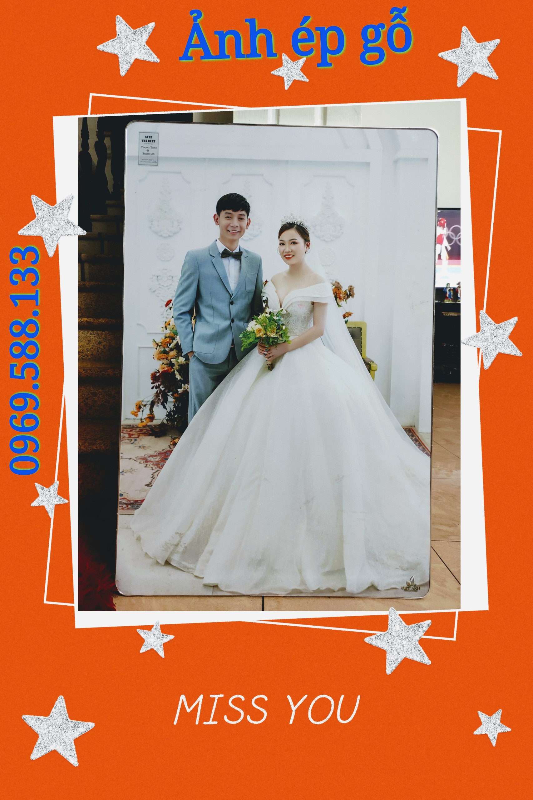 Ảnh ép gỗ mica bo viền kích thước 40x60cm tặng kèm móc treo tường.