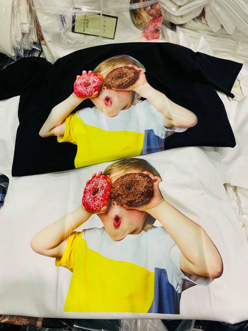 [HCM]Áo thun nam nữ tay ngắn ADLV hình em bé cầm bánh donut
