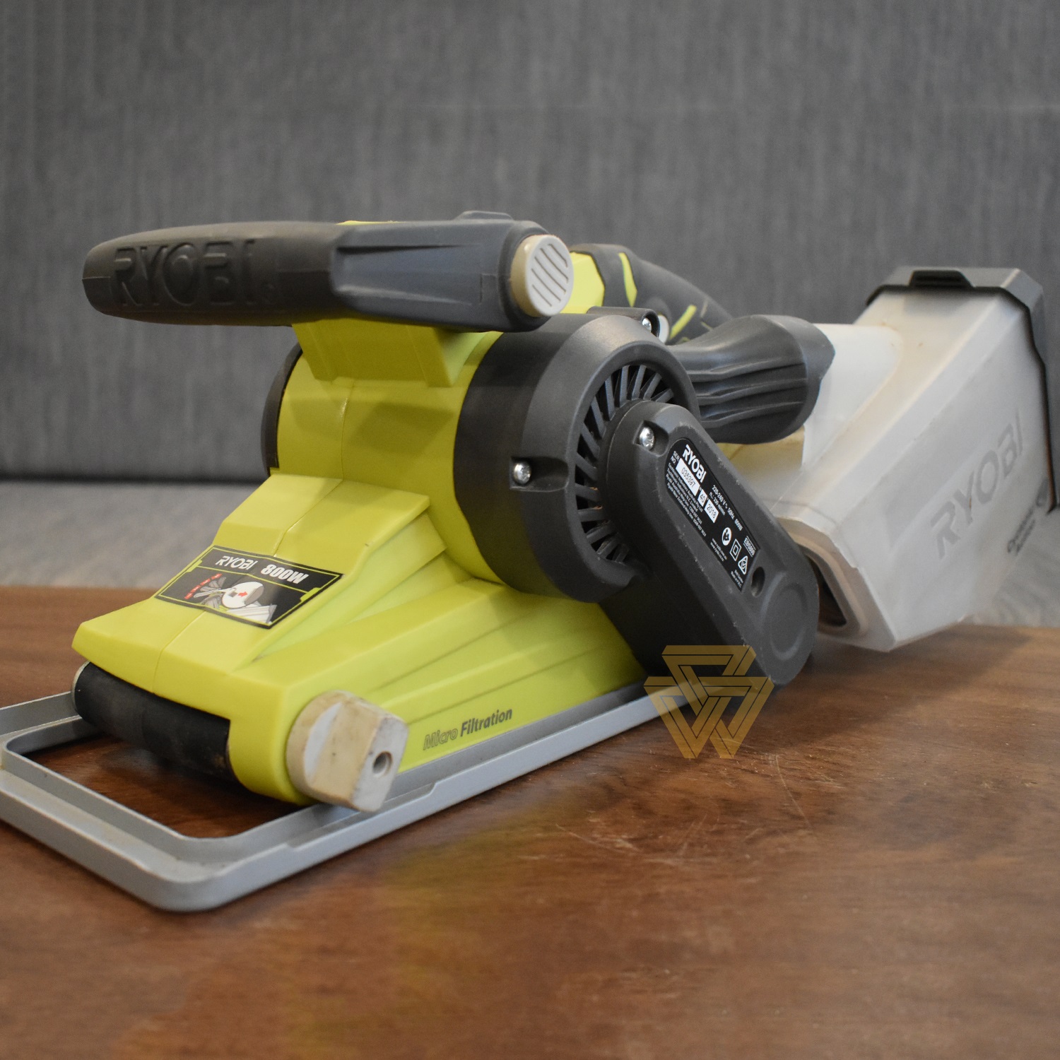 Máy chà nhám tăng 800w ryobi ebs800