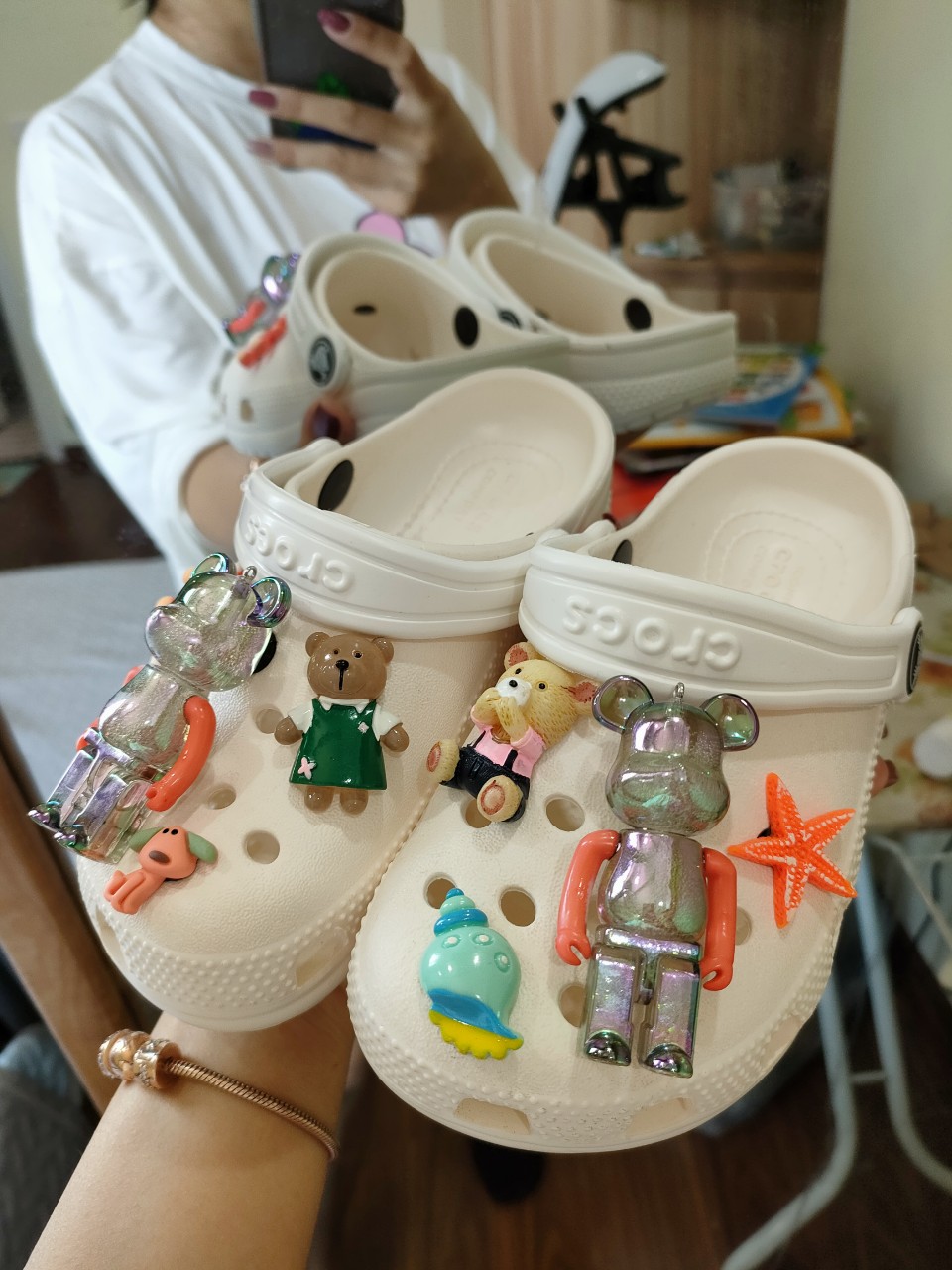 Dép sục crocs cho bé + Combo Sticker . sản phẩm cao cấp + tặng kèm sticker gắn lên sục như hình