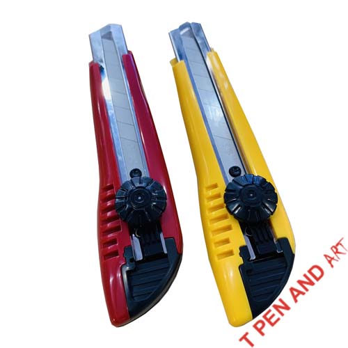 Dao rọc giấy lớn deli 2043 - 0.5x18x100mm - đỏ/vàng