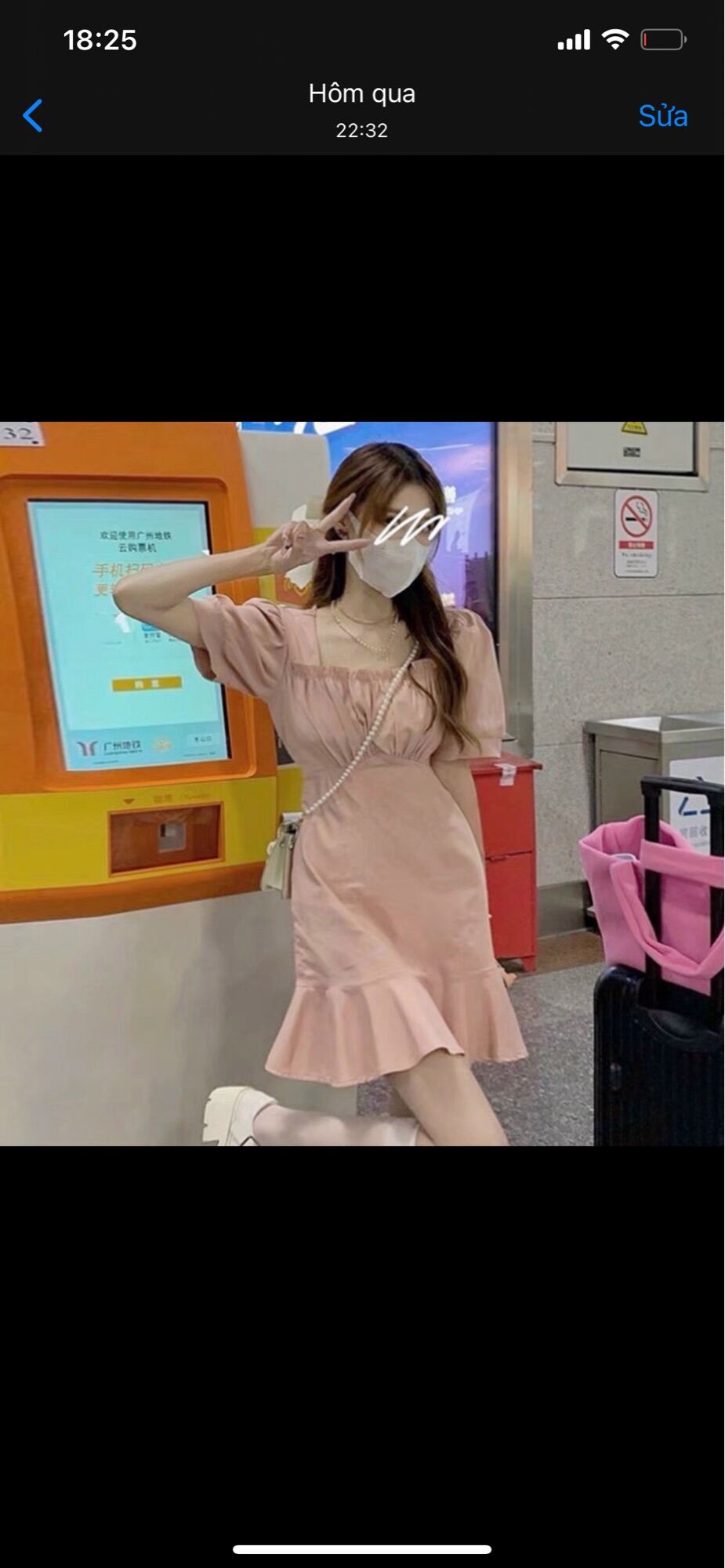 Đầm cổ vuông màu hồng đuôi cá