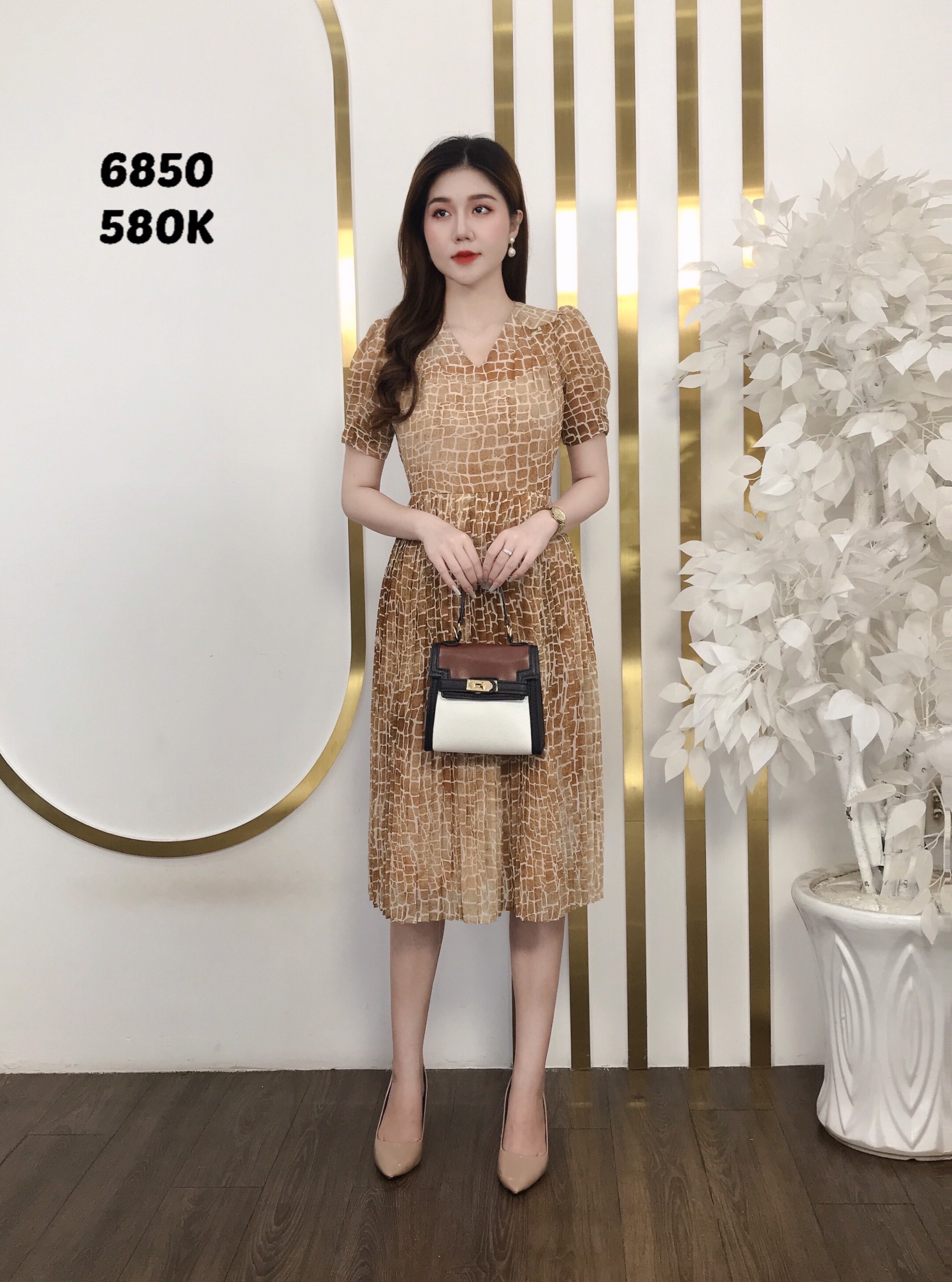Đầm emy em6850 xoè dập ply cổ tim