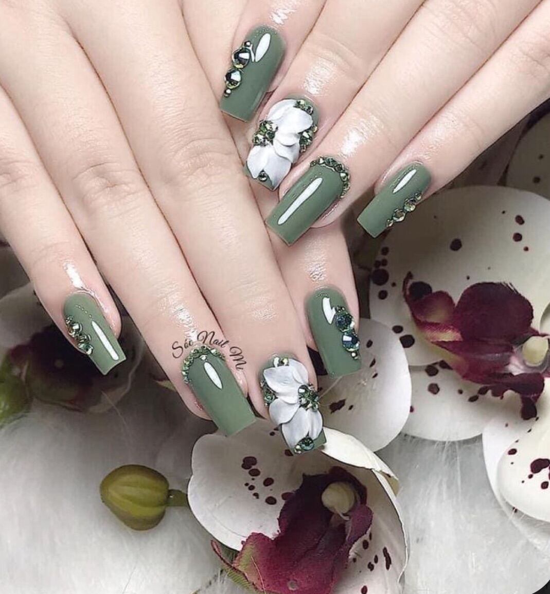 Móng tay giả thiết kế kèm keo