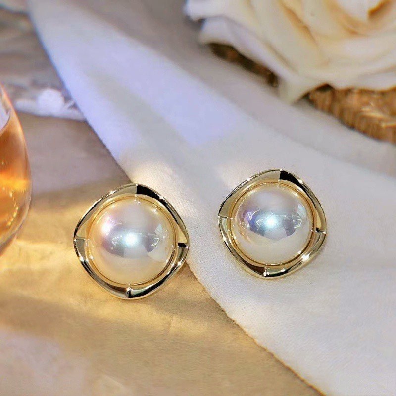 Khuyên tai ngọc trai nhân tạo sát tai siêu chảnh -BT 03