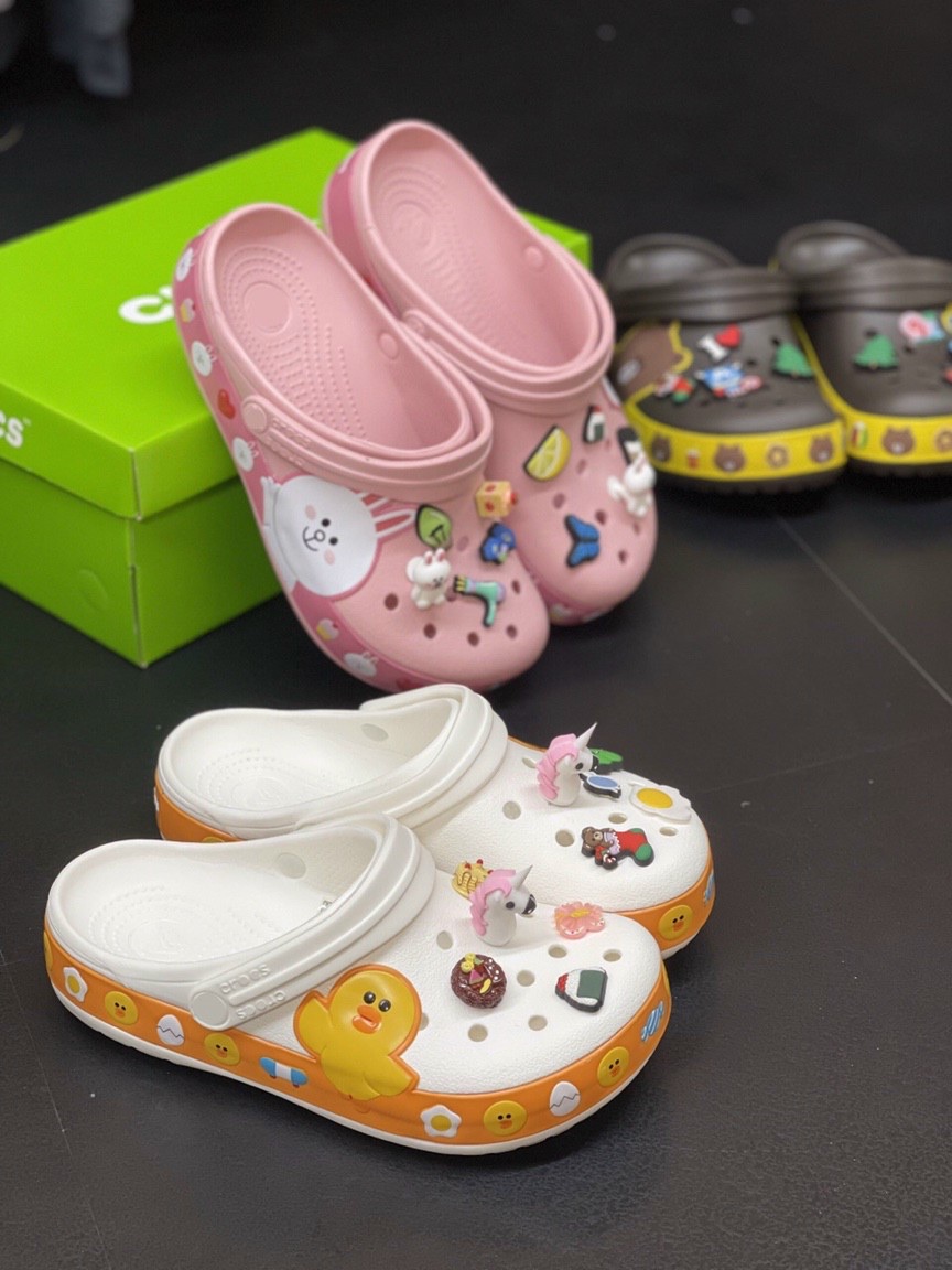Sale tết bung xoã - giảm đến 60% - giày clog unisex crocs disney classic