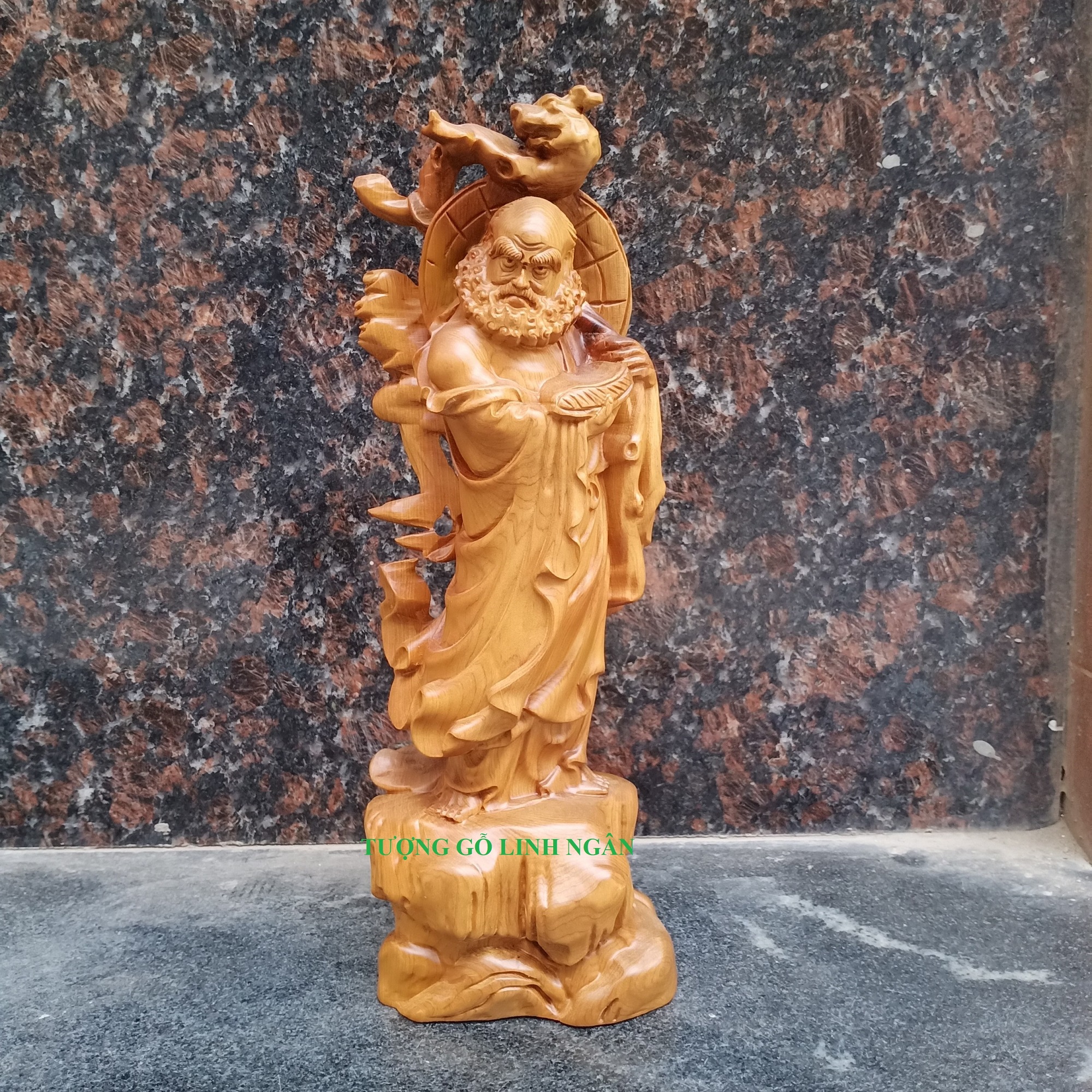 Tượng Đạt ma hành khất gỗ bách xanh