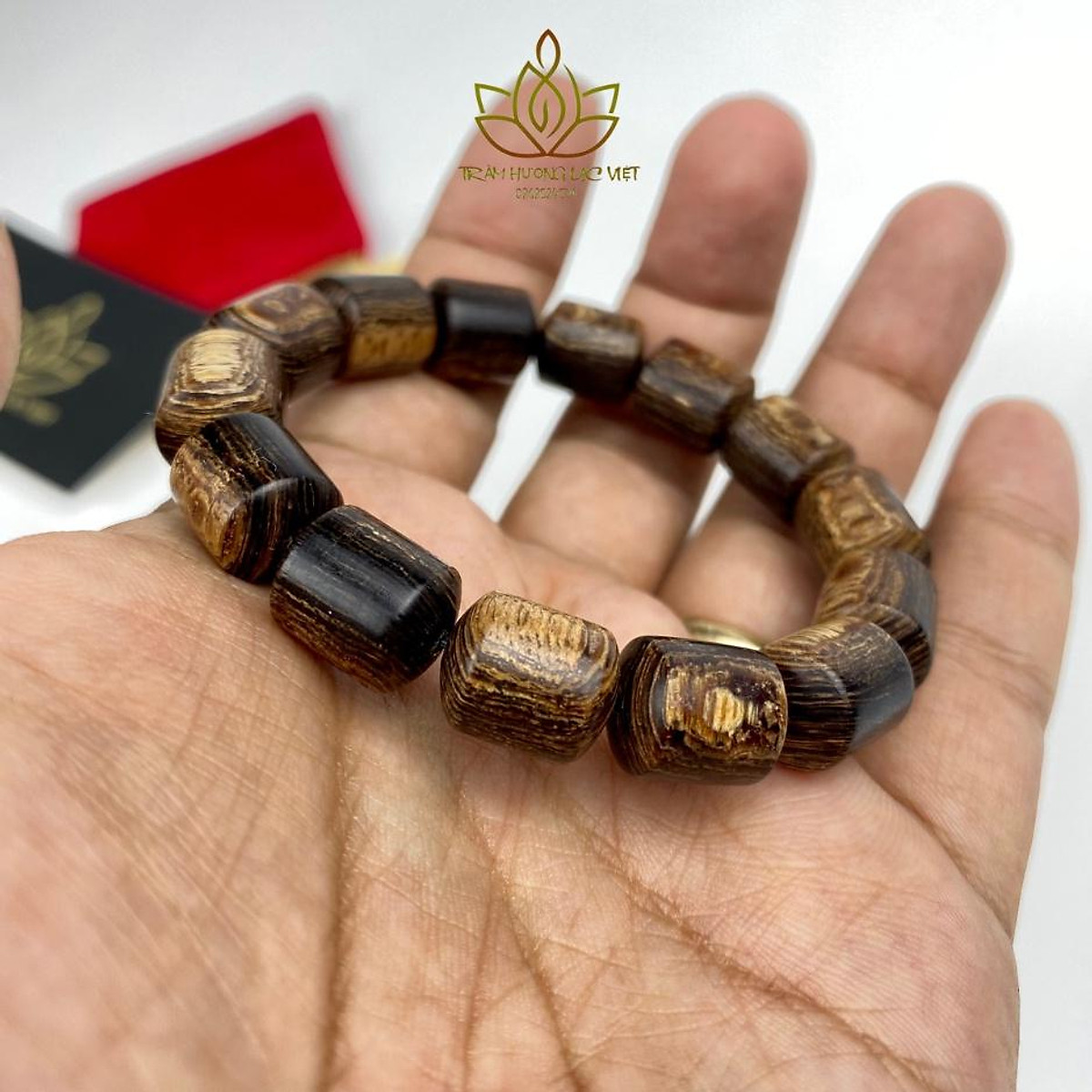 Vòng tay trầm hương lu thống 10/12mm trầm sánh chìm tự nhiên cao cấp