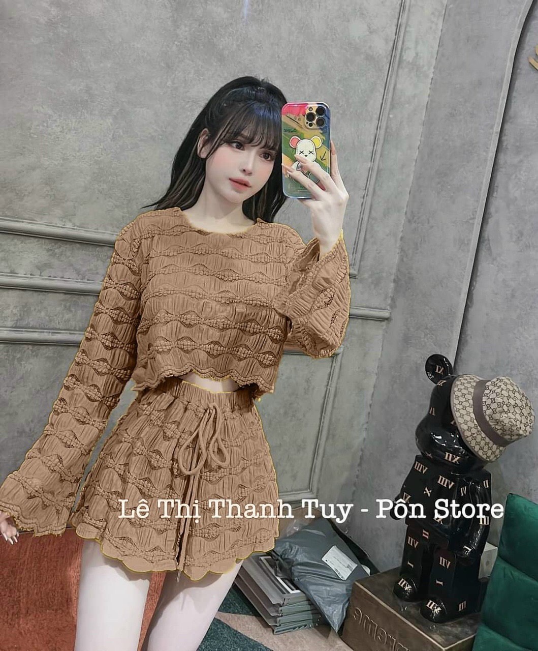 Set bộ áo lững tay dài cổ tròn form croptop rộng mix quần đùi chữ a dây rút cực xinh, set bộ đùi đi biển siêu hot, set bộ xốp dập sóng phối áo croptop tay dài loe kèm quần short dx