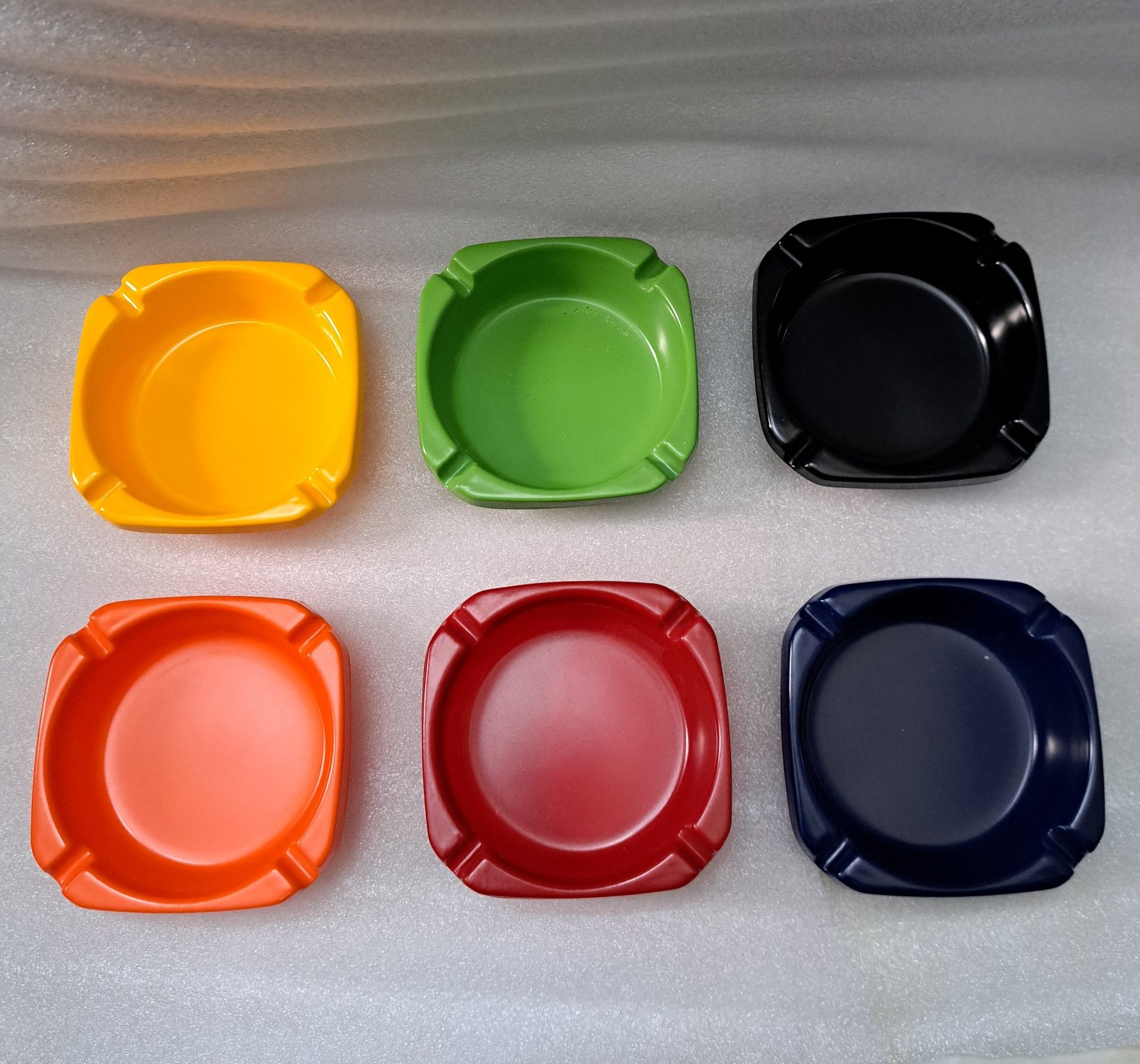 Gạt tàn thuốc vuông nhựa Melamine nhiều màu