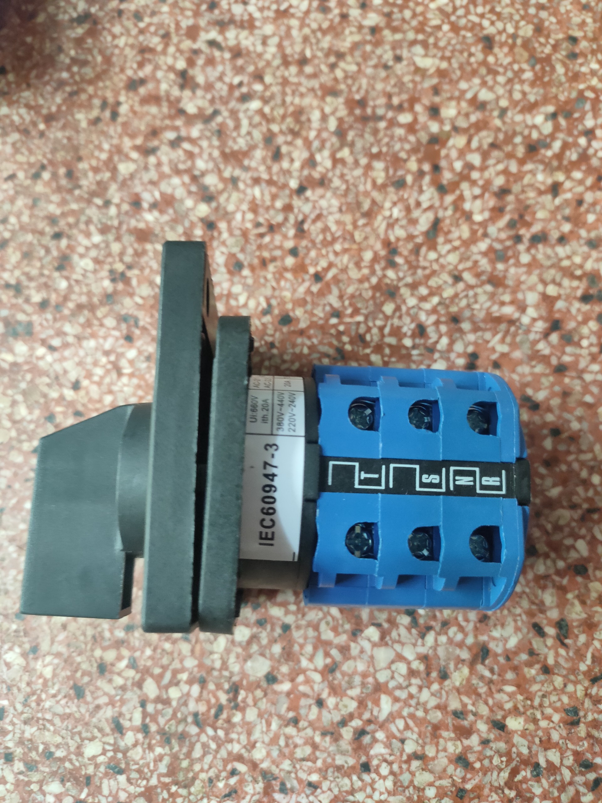 Chuyển mạch Ampe LW21-20A