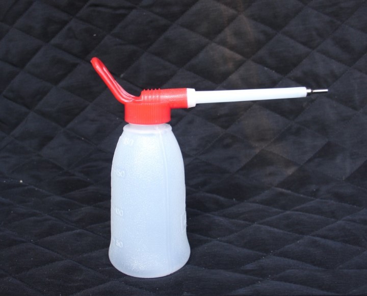 Bình tra dầu 180ml chia vạch