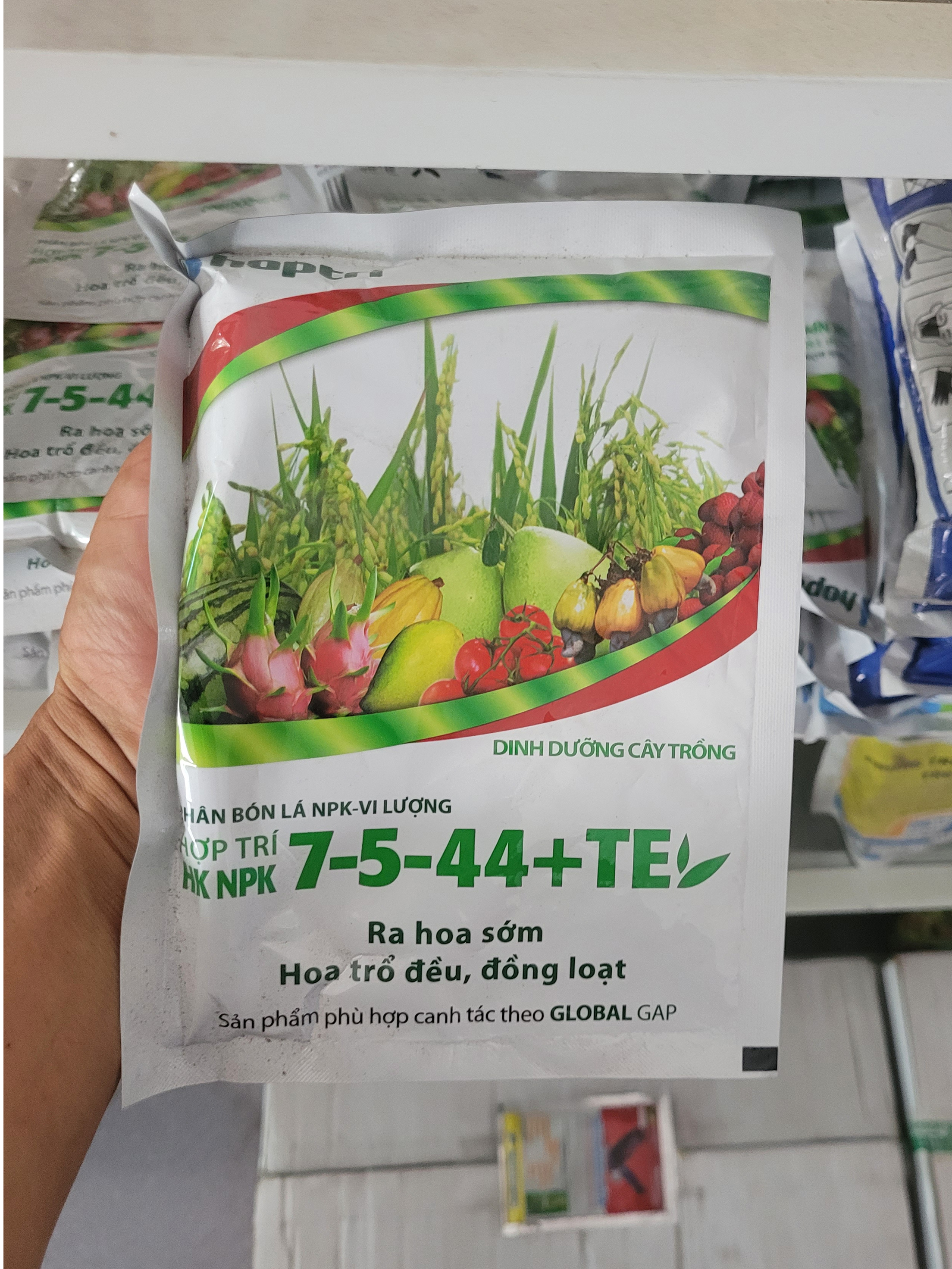 Phân bón npk hk 7-5-44 + te hợp trí 250gr