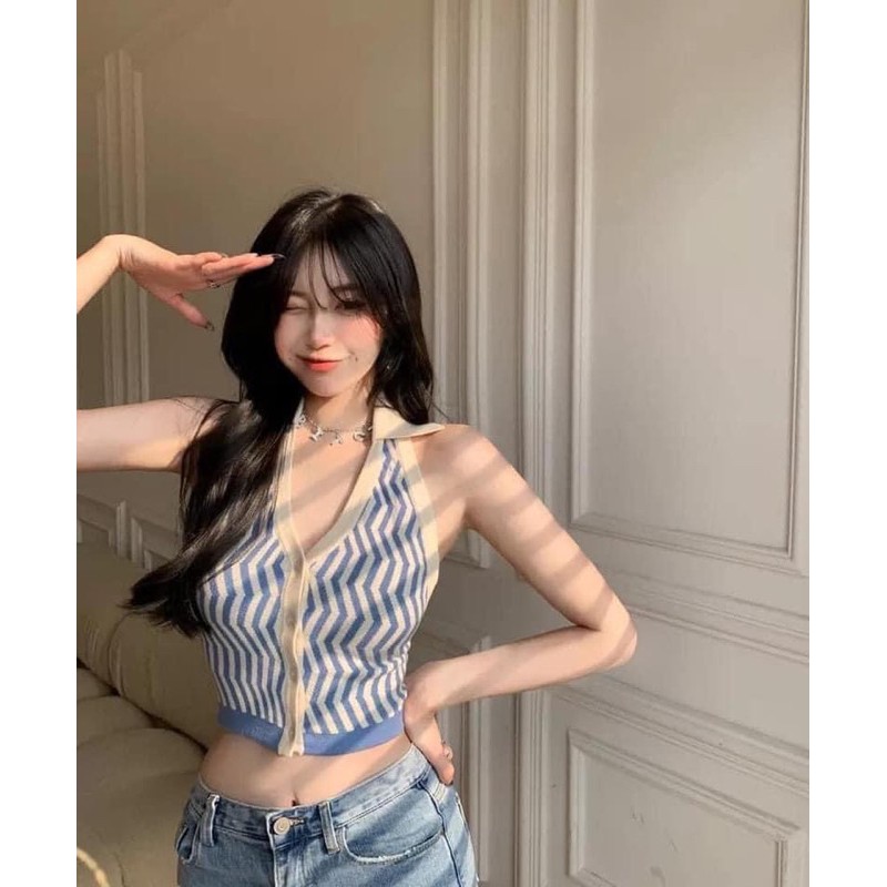 Áo croptop nữ kẻ sọc 3 lỗ cúc cài