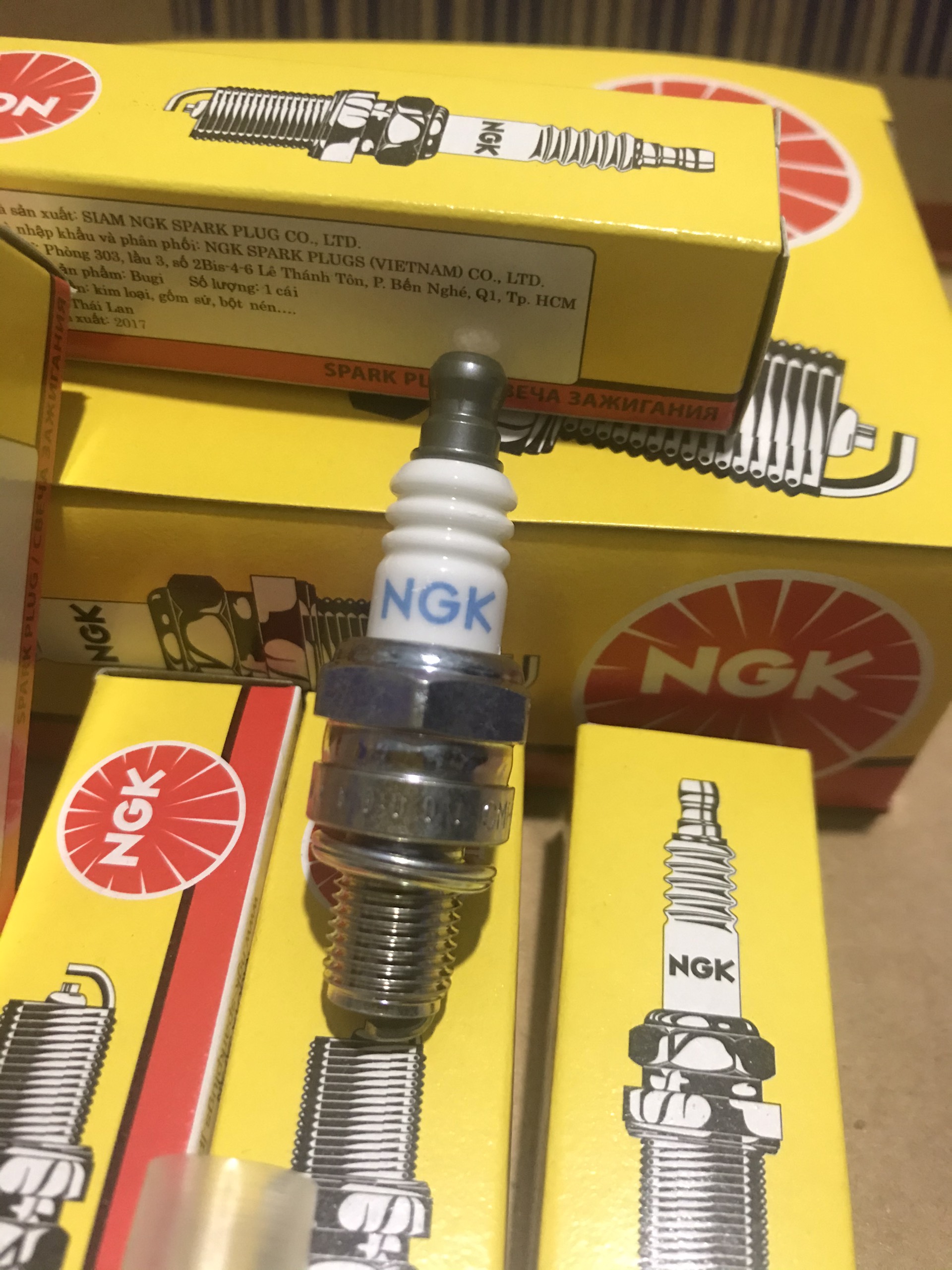 [HCM][ Made in Japan] Bugi (buri) máy cắt cỏ 4 thì GX35 NGK hàng chính hãng