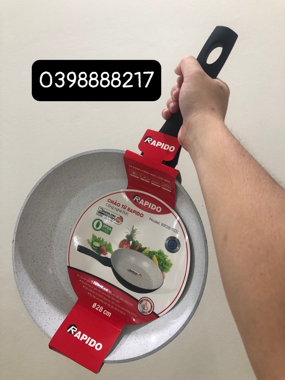 Chảo từ men gốm chống dính Rapido 30cm đáy chấm RP30-RD2, nhập khẩu từ Đức, chịu nhiệt tới 500 độ C, tay cầm Silicone