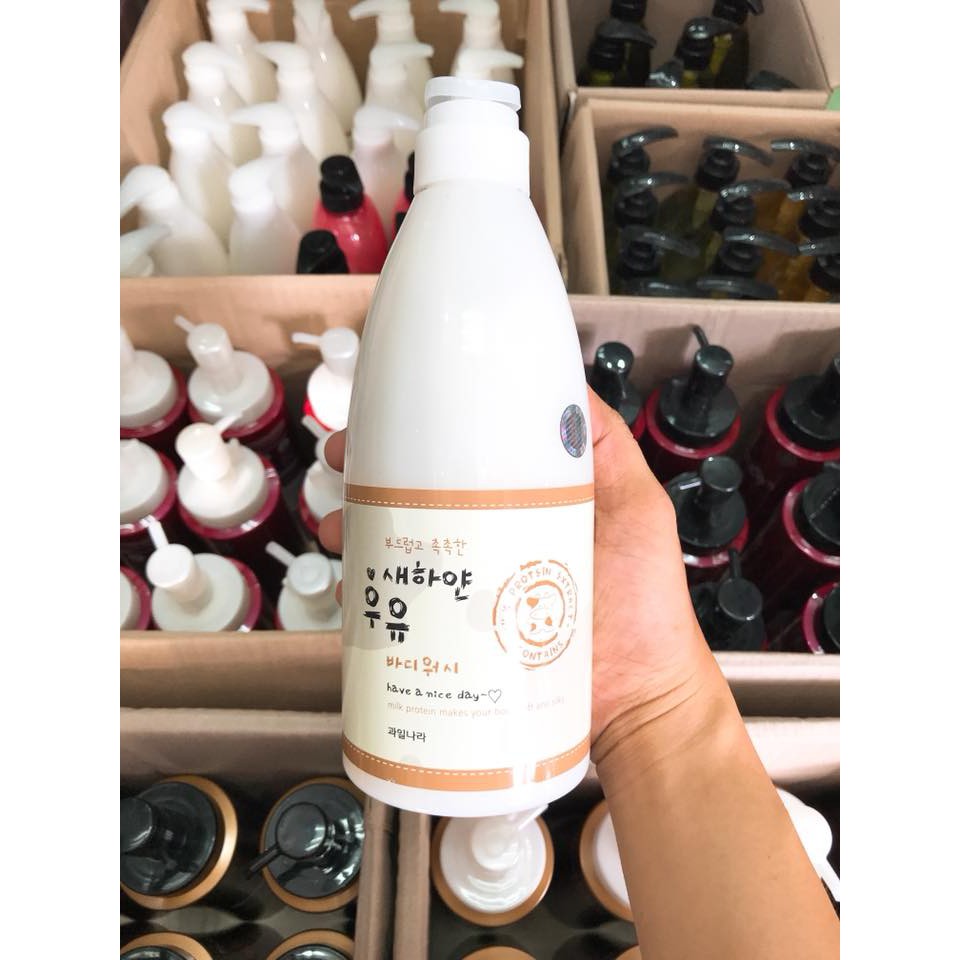 Sữa tắm dưỡng da trắng mịn Welcos White Milk Body Wash Cao cấp Hàn Quốc 740ml