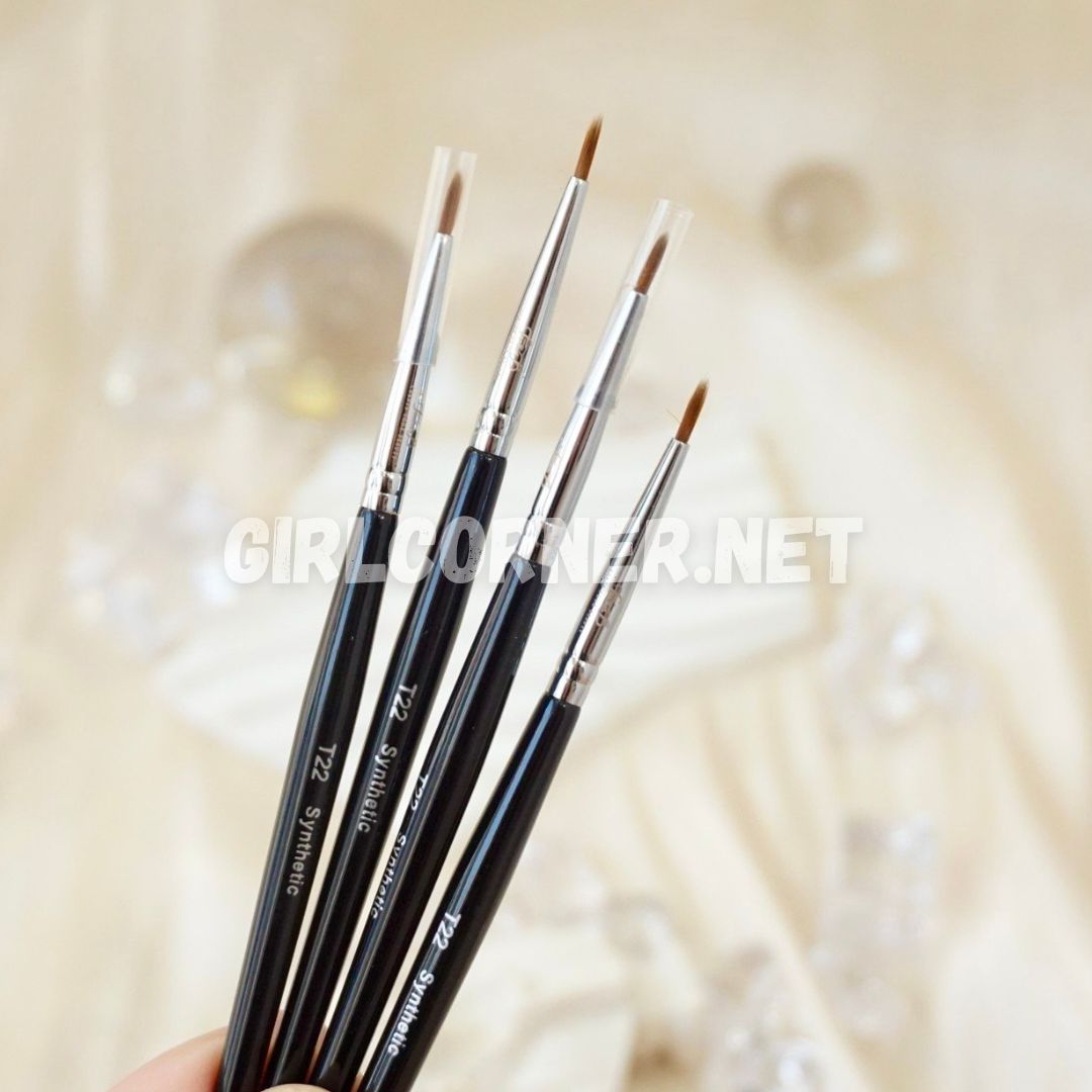 Cọ liner dáng mảnh Feather B T22
