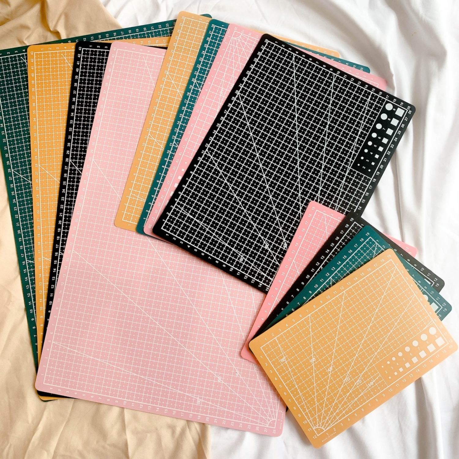 Bảng cắt kỹ thuật bằng nhựa cutting mat a5/a4/a3- bảng cắt washi , sticker , giấy