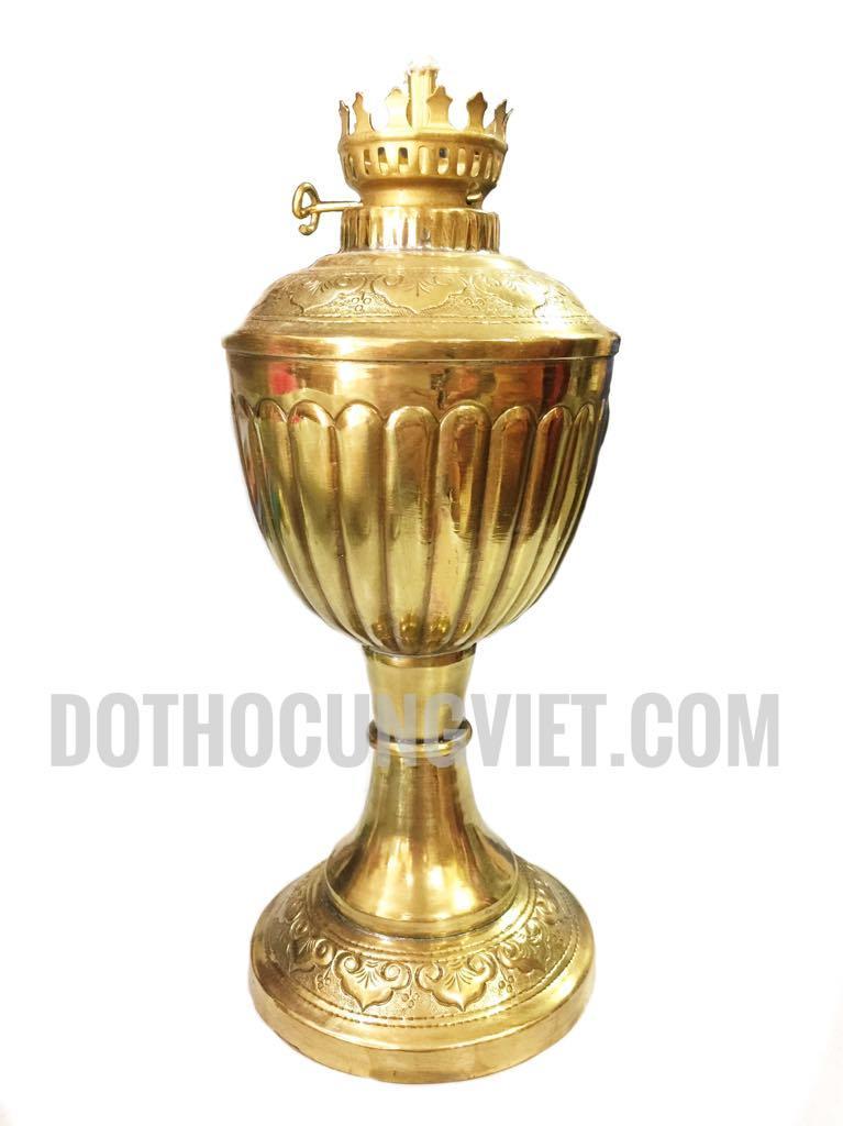 Đèn dầu bằng đồng chạm Múi