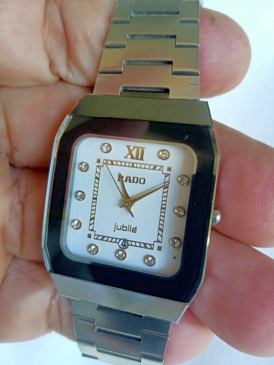 Đồng hồ RADO NAM sang trọng vỏ Kính đá saphia . Mặt kính vuông mo Đã qua xử dụng