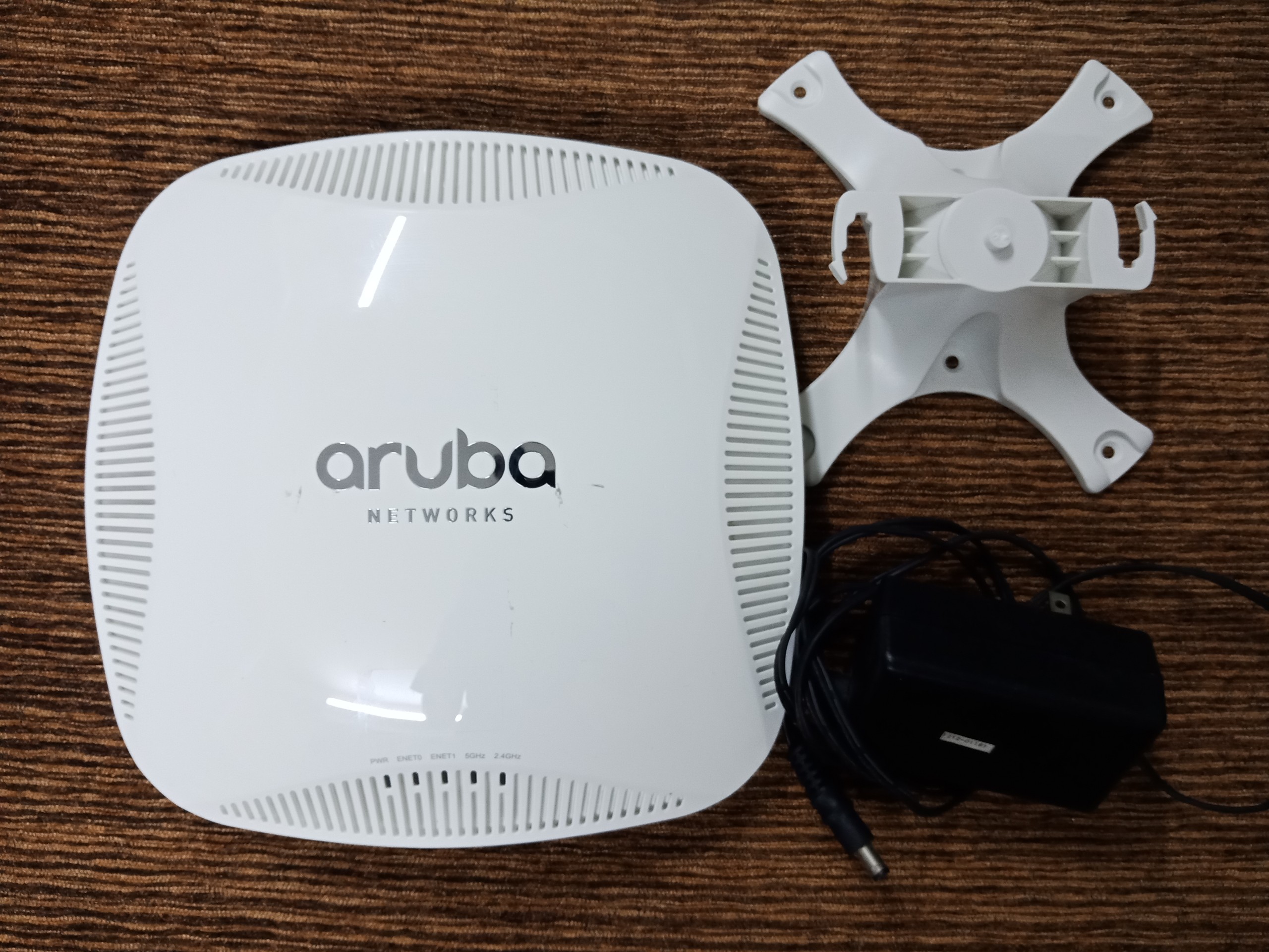 Wifi chuyên dụng Aruba AP-225 RW kèm chân đế treo trần và nguồn 12V-2A. BH 12 tháng New 99%