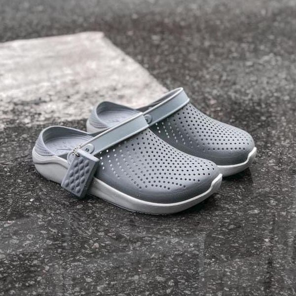 Dép có quai hậu Cross Literide Nam Nữ xám, Giày sục sandal Cros quai ngang bít đầu nam nữ chống thấm nước đi mưa nắng thoải mái