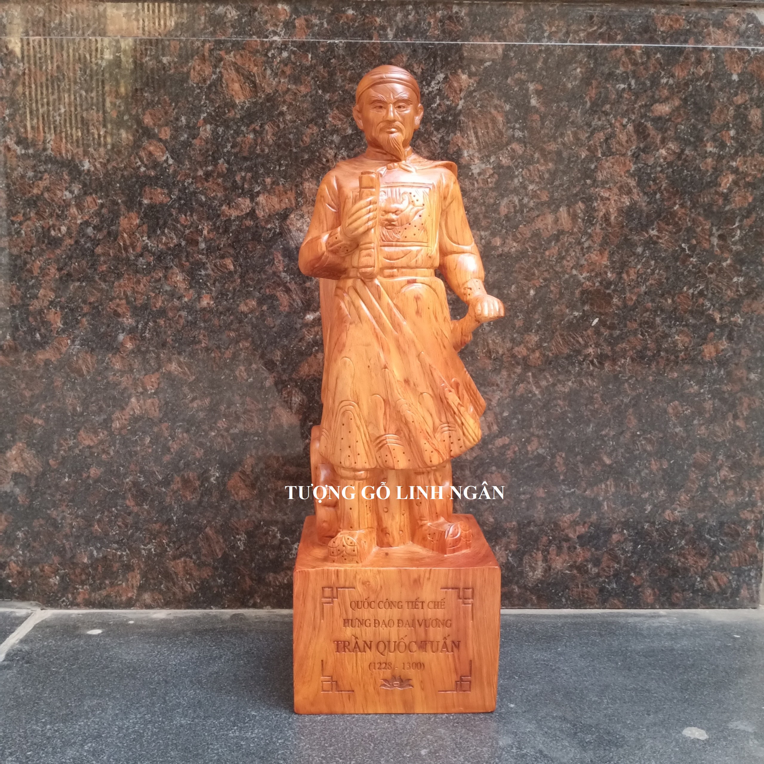 Tượng Hưng Đạo Vương - Trần Quốc Tuấn cao 50 cm gỗ hương