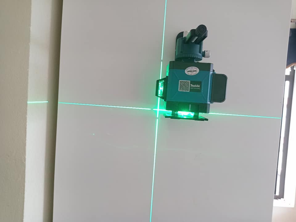 Máy cân mực 12 tia xanh makita hàng chính hãng