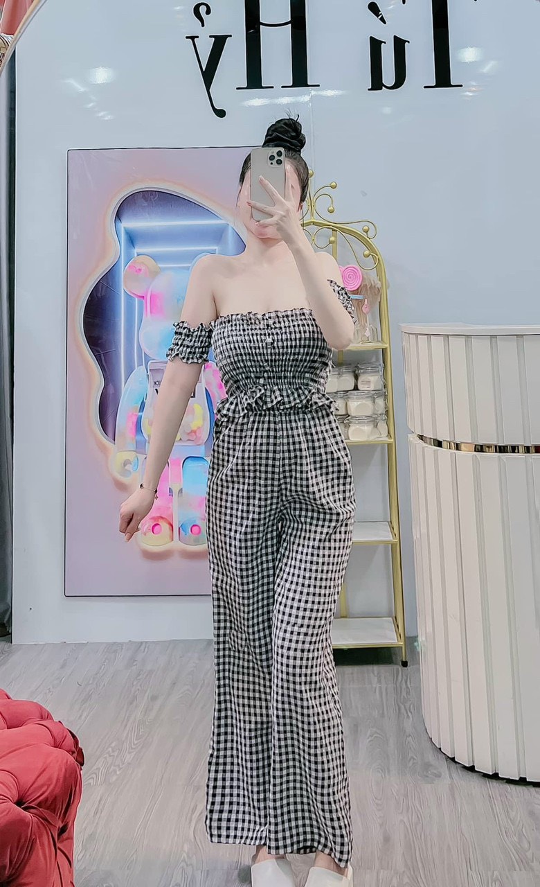 Set Bộ Xốp Caro Áo Croptop Trễ Vai Nhún Ngực Họa Tiết Đính Nút Kèm Quần Dài Ống Suông ,4 Màu Đỏ Hồng Đen Tím