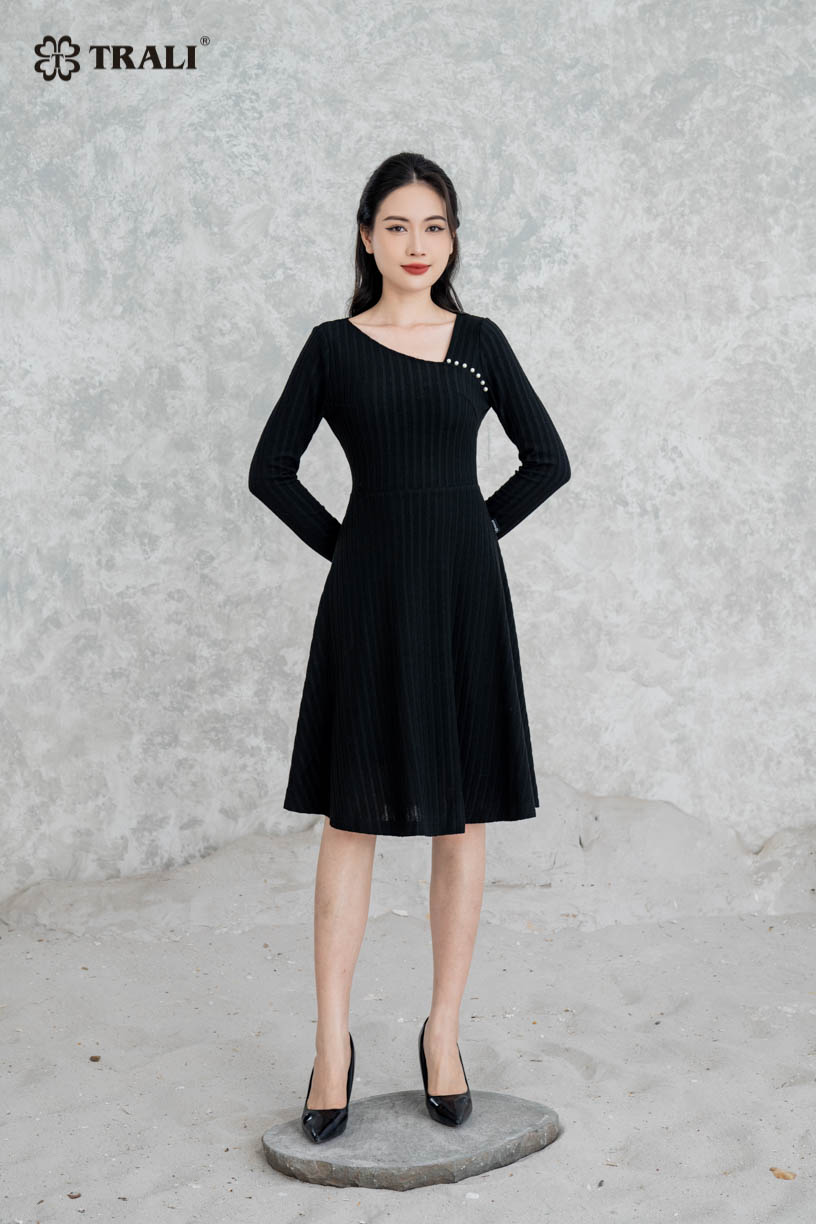 Đầm len nữ trali 23229 màu đen