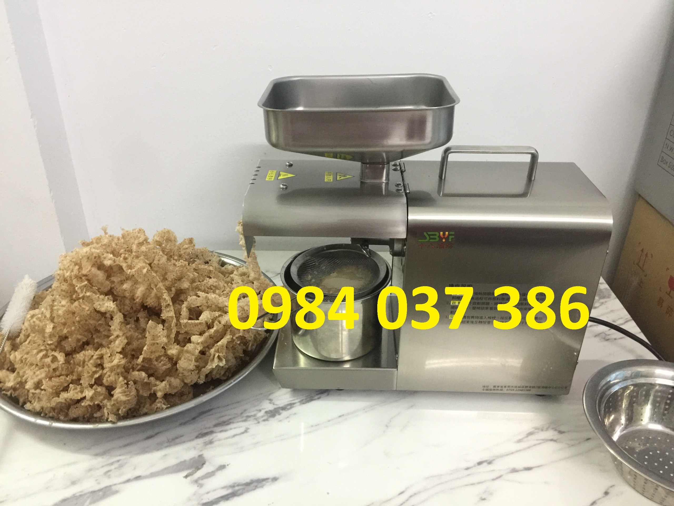 Máy ép dầu lạc, dầu đậu phộng gia đình J508 Inox công nghệ Đức