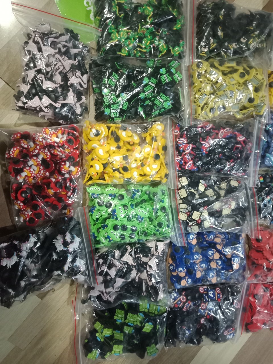 Ticker Jibbitz Nút Gắn Dép Crocs, Satihu, Dép Sục