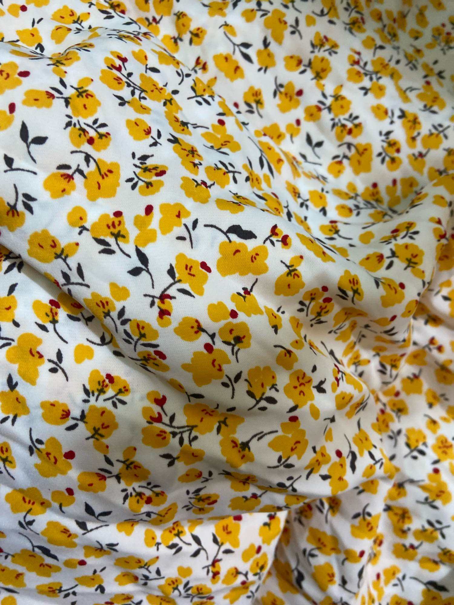 50cm x 1m5 vải lụa mango hoa nhí vàng mềm mịn mát