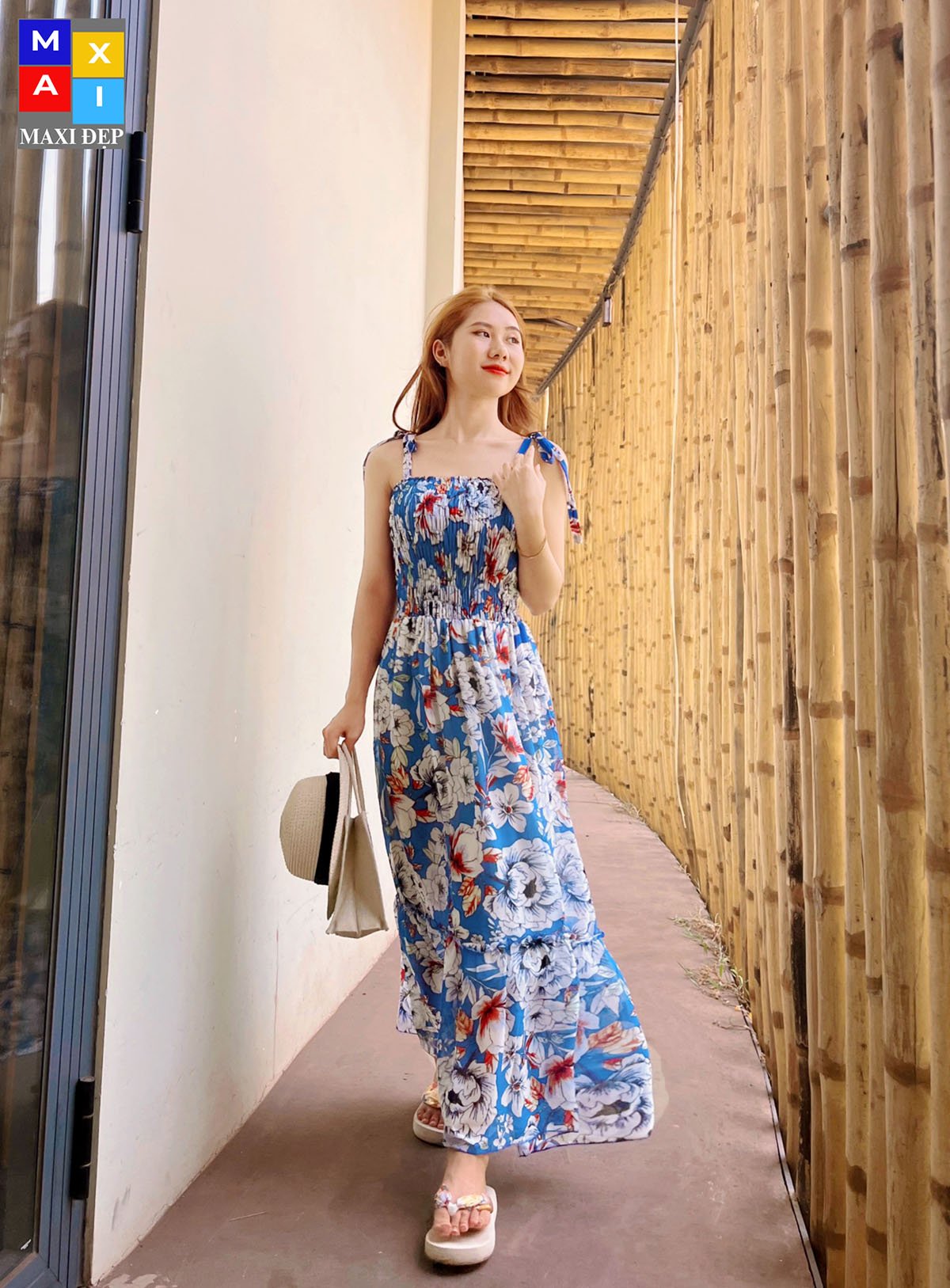 Maxi 2 dây hoa trắng nền xanh dương đầm đi biển thướt tha cho nàng freesize