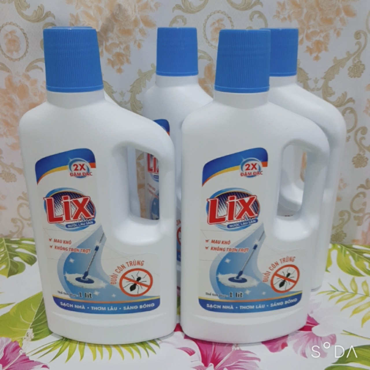 Nước lau sàn đuổi côn trùng Lix can 1 lít