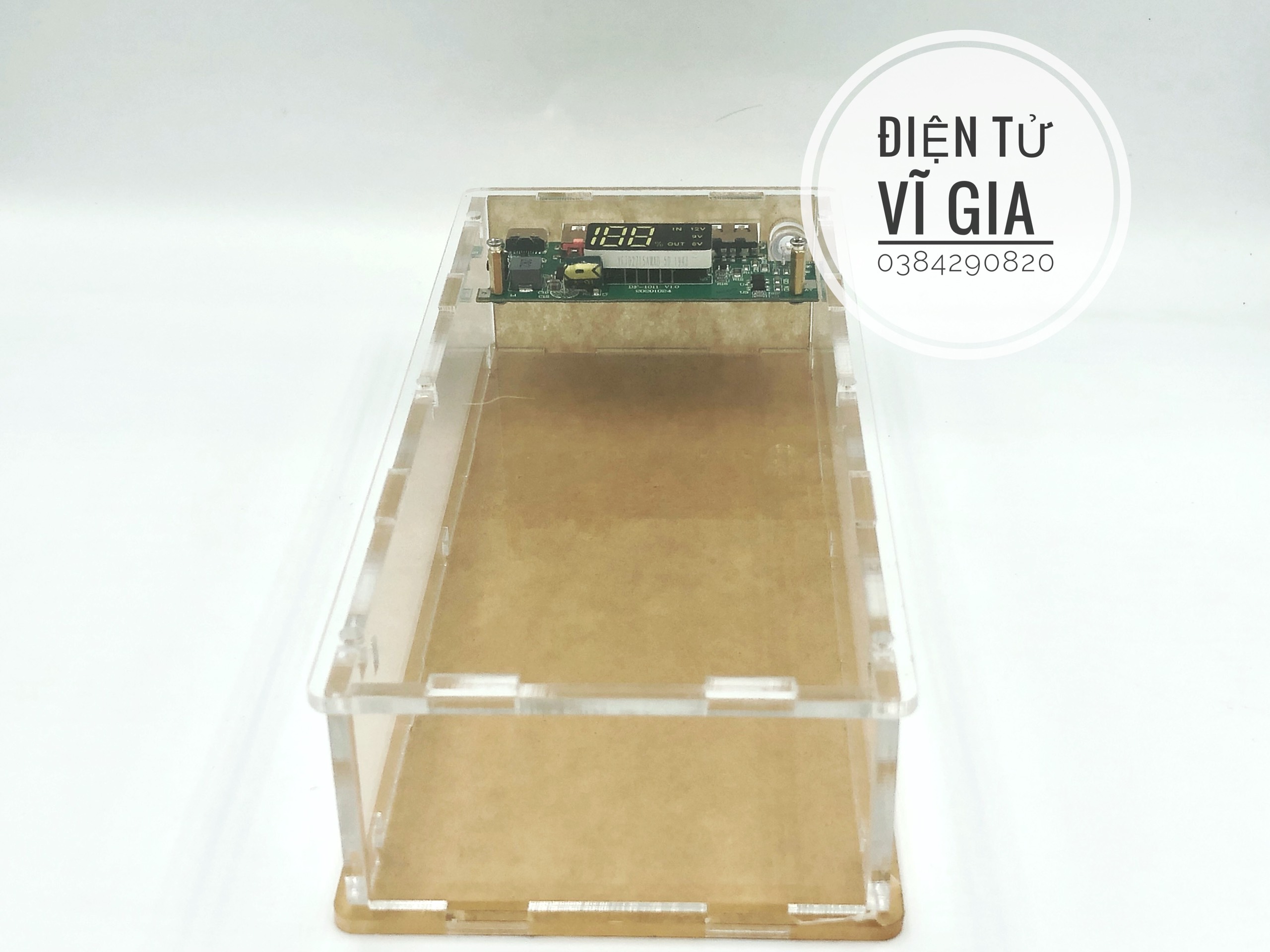 [HCM]Box sạc dự phòng mica trong suốt 16 pin 18650 không pin ốc vít đầy đủ