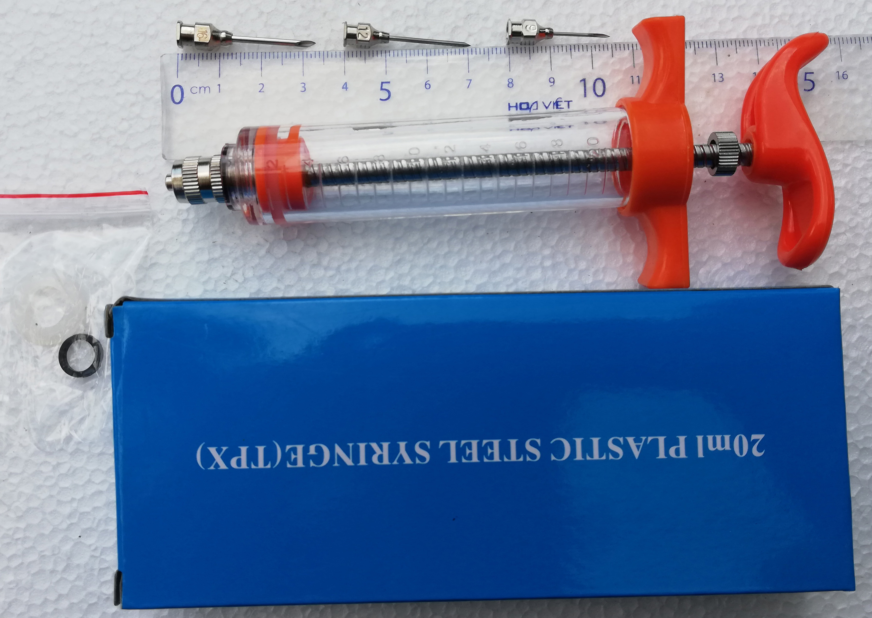 1 Bơm tiêm Me ka 20 ml, 1 cái kim 9, 1 cái kim 12, 1 cái kim 16 Dùng tiêm gia súc, gia cầm, lợn, trâu, bò