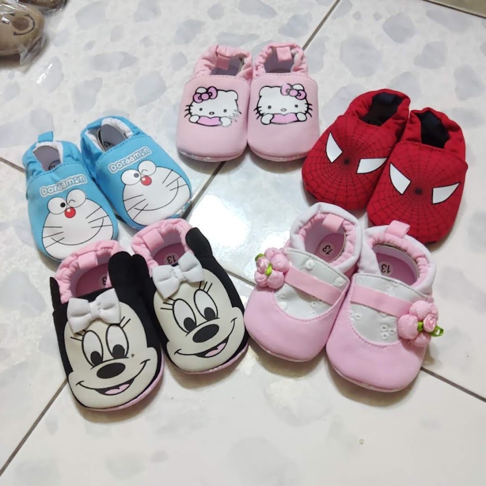 Giày nỉ hình thú Disney cổ chun giữ ấm cho bé mùa đông