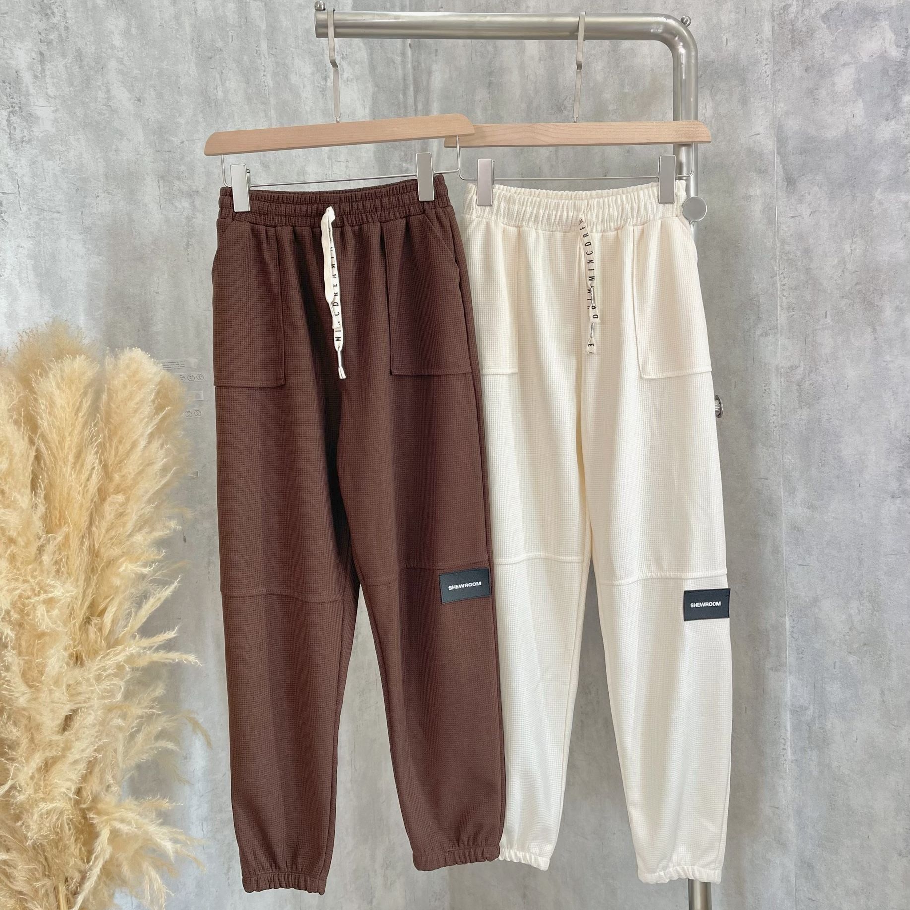 Eightyk quần dài jogger túi hộp vải tổ ong