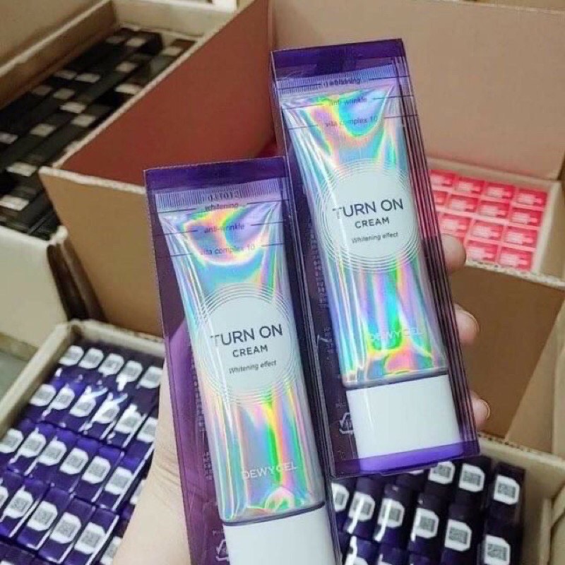 [HCM]Kem trang điểm Nâng Tone sáng da căng bóng DewyCel Turn On Cream
