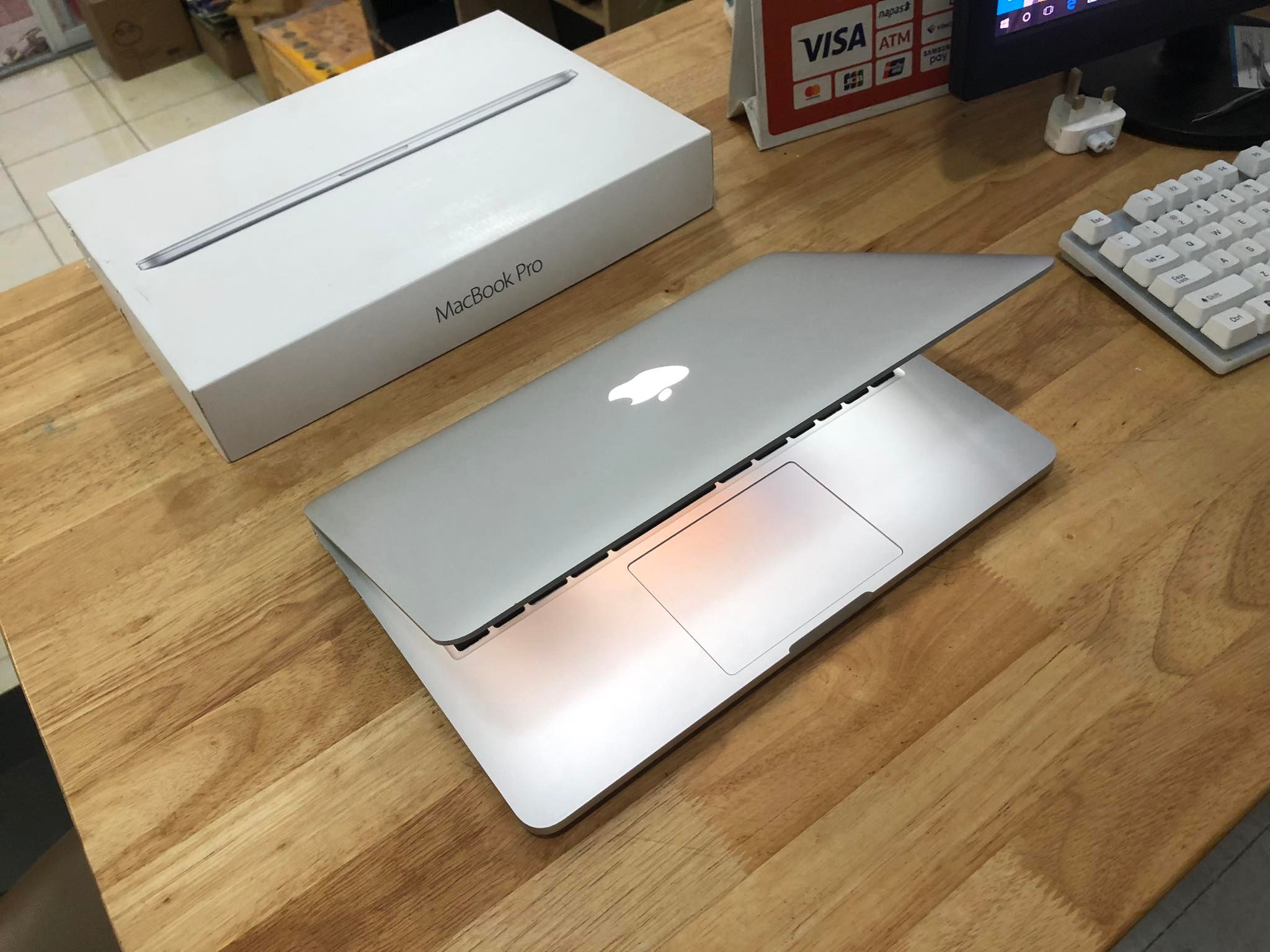 Mf840 -2015 core i5 ram 8g ssd 256g 13.3icnh retina