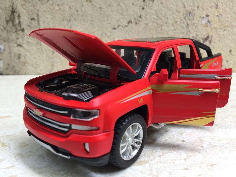 [HCM]Mô hình xe  Chevrolet SILVERADO 1500 2020 1:32