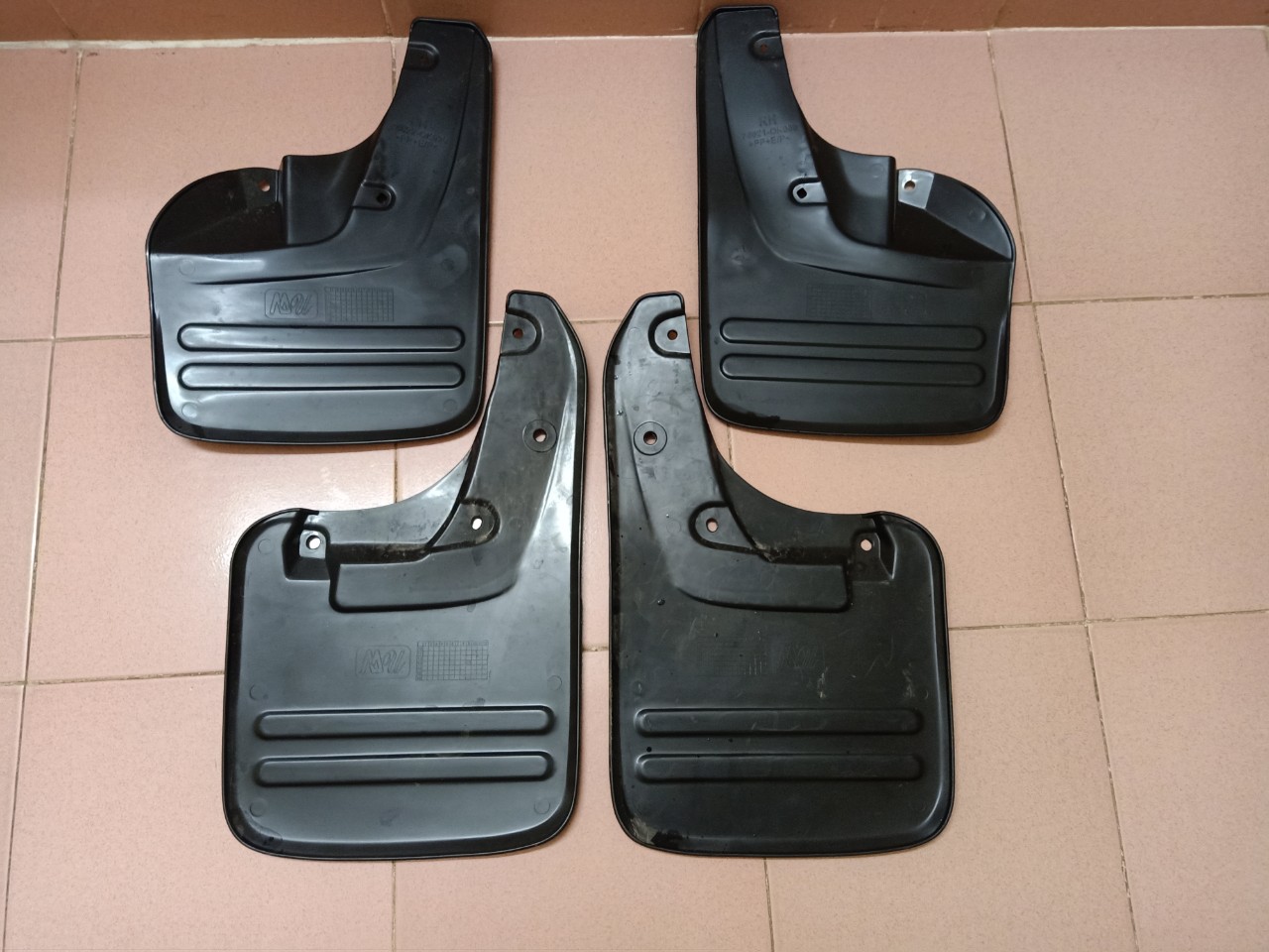 Chắn bùn bánh hilux